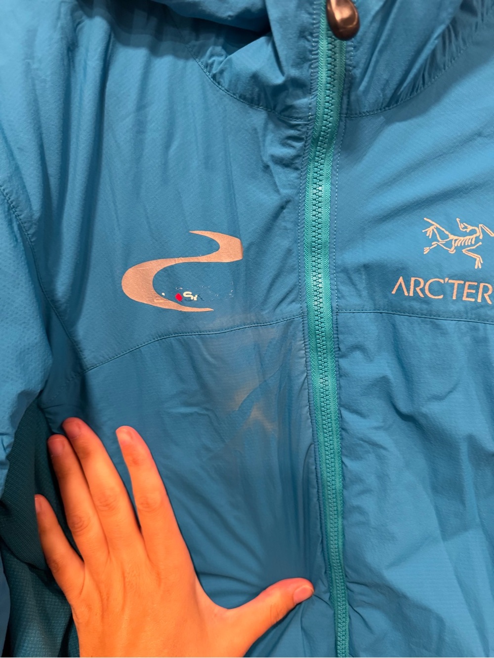 Arc’teryx women’s atom blue jacket large *logo* - Picture 3 of 8